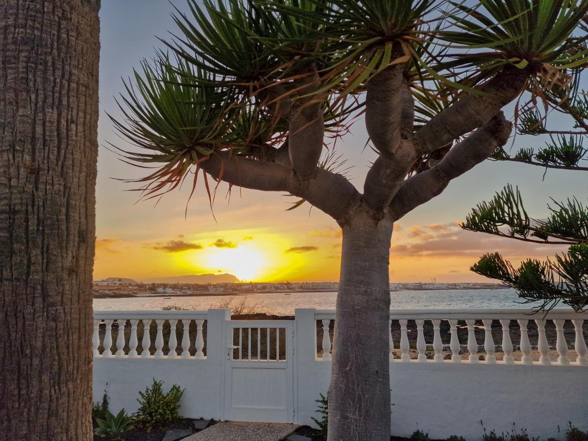 Villa La Maja Beachfront Corralejo Bagian luar foto
