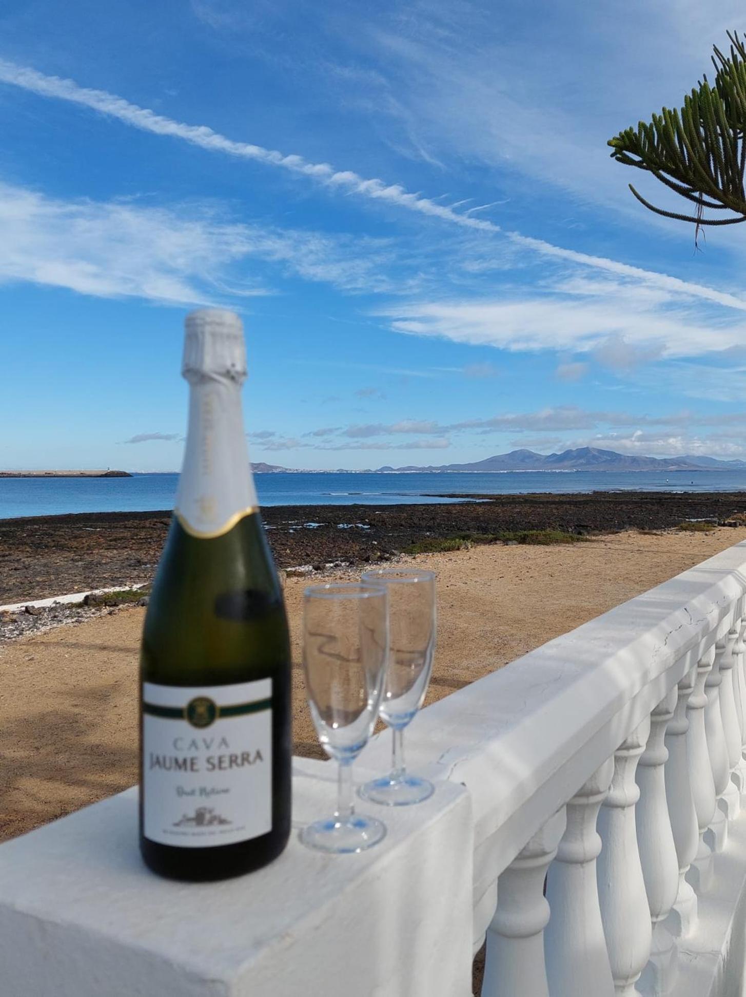 Villa La Maja Beachfront Corralejo Bagian luar foto